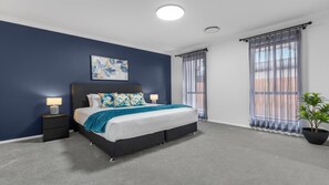 4 bedrooms, iron/ironing board, internet, bed sheets