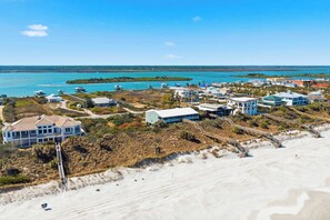On the beach - Oceanfront Family Home Sleeps 24 — Beach & Games (St. Augustine)