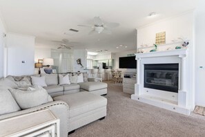 TV, offices - Oceanfront Family Home Sleeps 24 — Beach & Games (St. Augustine)
