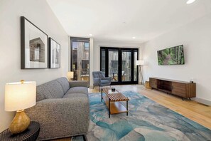 Televisión y oficina 