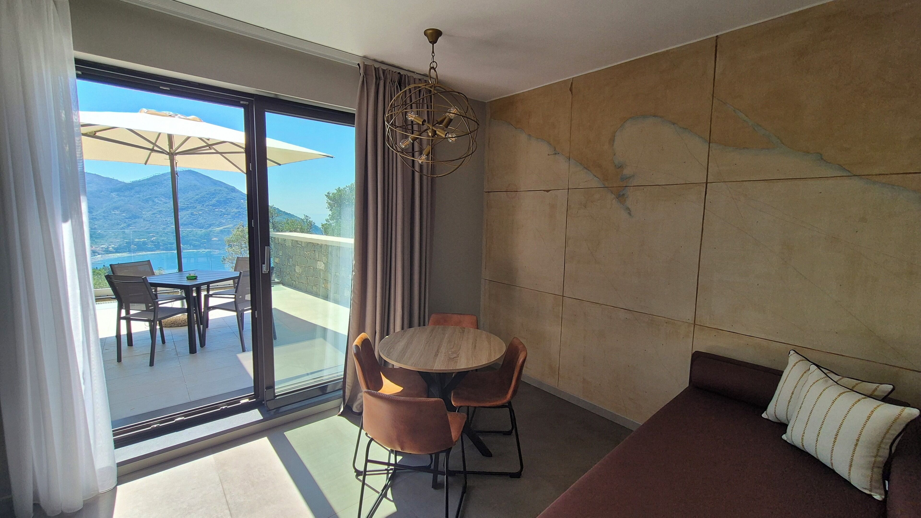 Appartement | 1 slaapkamer, donsdekens, een kluis op de kamer