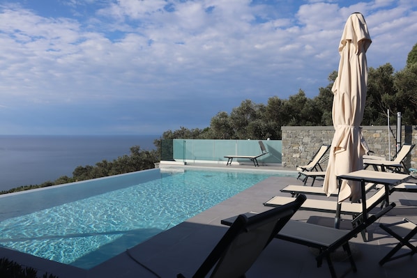 Außenpool (je nach Saison geöffnet)