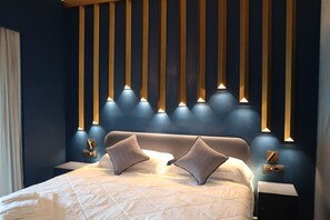 Lampare di notte Blu | 1 Schlafzimmer, Daunenbettdecken, Zimmersafe, Verdunkelungsvorhänge