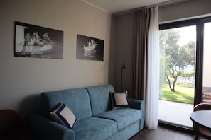 Le Lampare di notte | Living area | 55-inch flat-screen TV with satellite channels, Netflix, pay movies