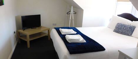 2 dormitoris, planxa i posts de planxar, wifi i roba de llit