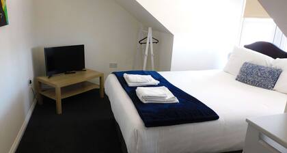 No 11 - Contemporary 2 Bedroom Apartment in Lanark Town Centre