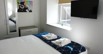 No 1 - 2 bedroom Apartment in Lanark Town Centre