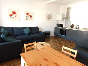 TV, offices - No 1 -  2 bedroom Apartment in Lanark Town Centre (Lanark)