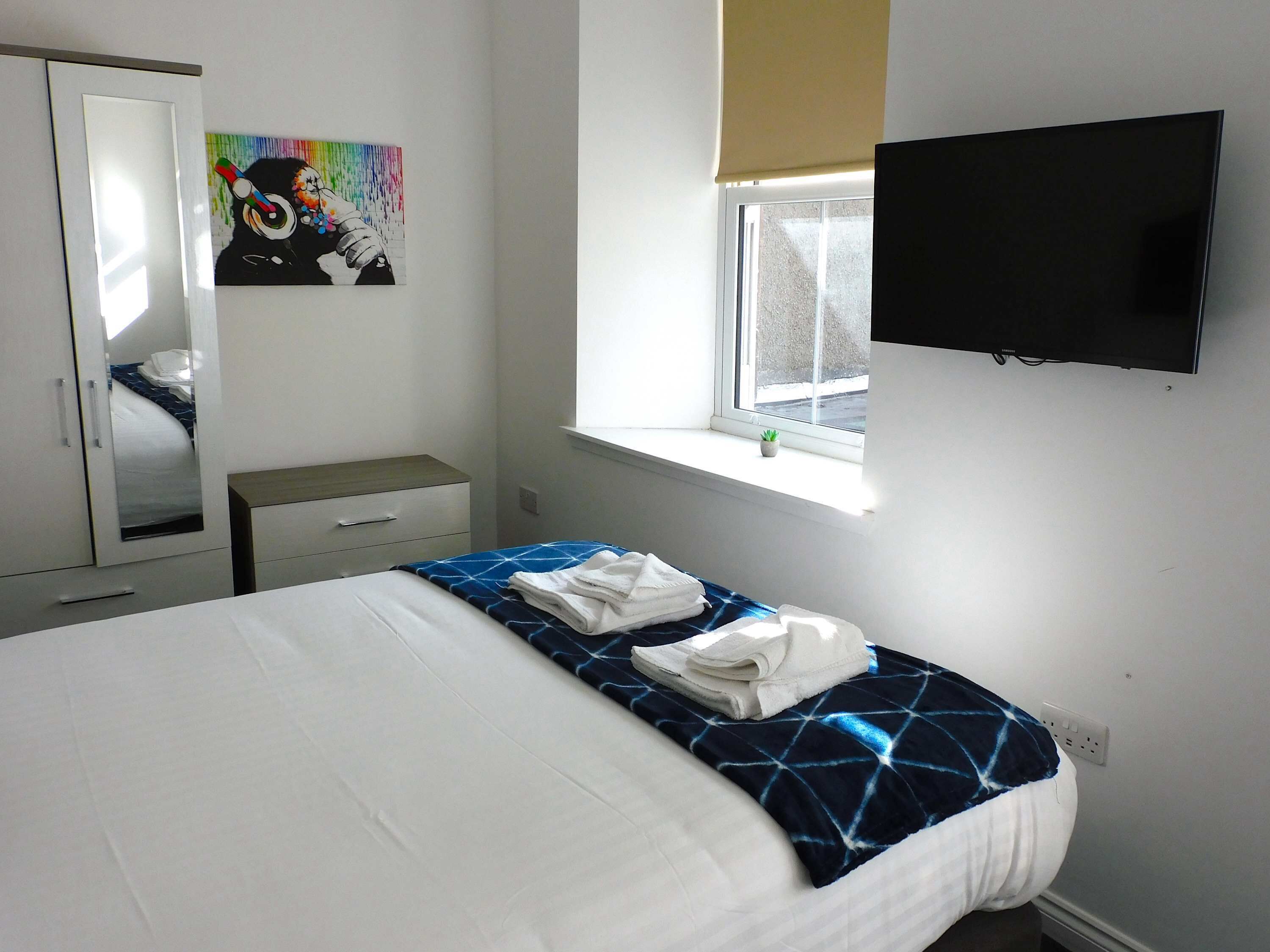 2 bedrooms, iron/ironing board, WiFi, bed sheets