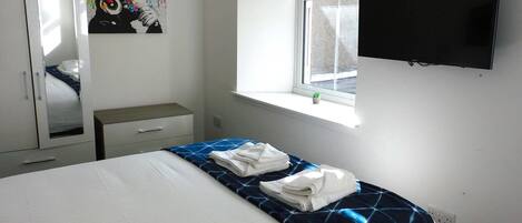 2 bedrooms, iron/ironing board, WiFi, bed sheets