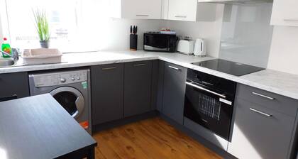 No 3 - Modern Studio Apartment in Lanark Town Centre