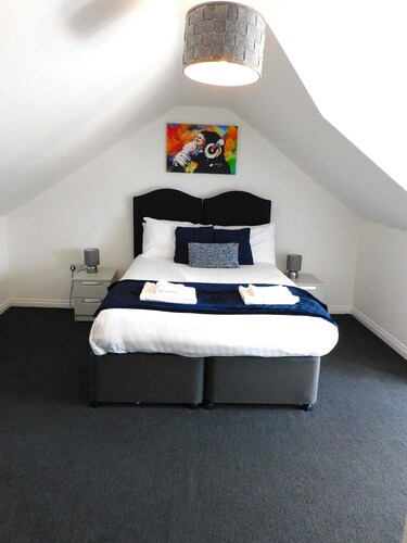 No 7 - Modern 1 Bedroom Apartment in Lanark Town Centre