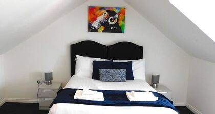 No 7 - Modern 1 Bedroom Apartment in Lanark Town Centre