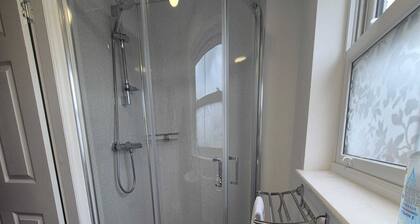 No 7 - Modern 1 Bedroom Apartment in Lanark Town Centre