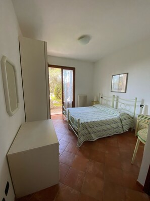 1 slaapkamer, een strijkplank/strijkijzer, wifi, beddengoed