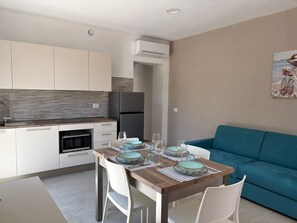 24-inch Smart TV with digital channels - Acquaviva Suites with common pool (San Vincenzo)