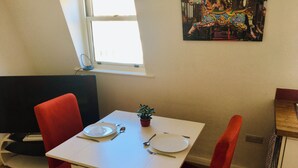 Appartement, 1 slaapkamer, roken | Dineerruimte
