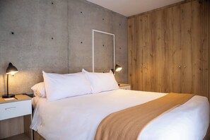 1 slaapkamer, een bureau, een strijkplank/strijkijzer, wifi