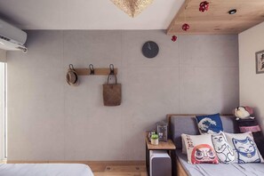 Standard Double Room, 1 Queen Bed, Non Smoking | Free WiFi - Shanghai Hills & Gefii Sixteen Cats close to Jing'an Temple (Shanghai)