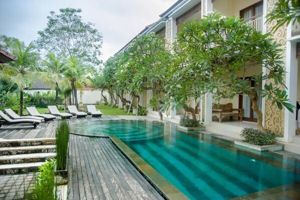 Kolam renang outdoor