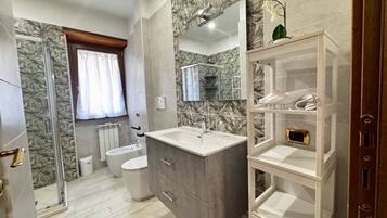 Doccia, asciugacapelli, bidet, asciugamani