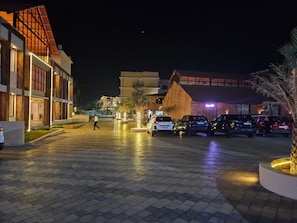 Façade de l’hébergement - soirée/nuit