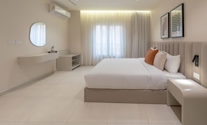 Apartment, 3 Bedrooms | Minibar, iron/ironing board, cribs/infant beds, rollaway beds