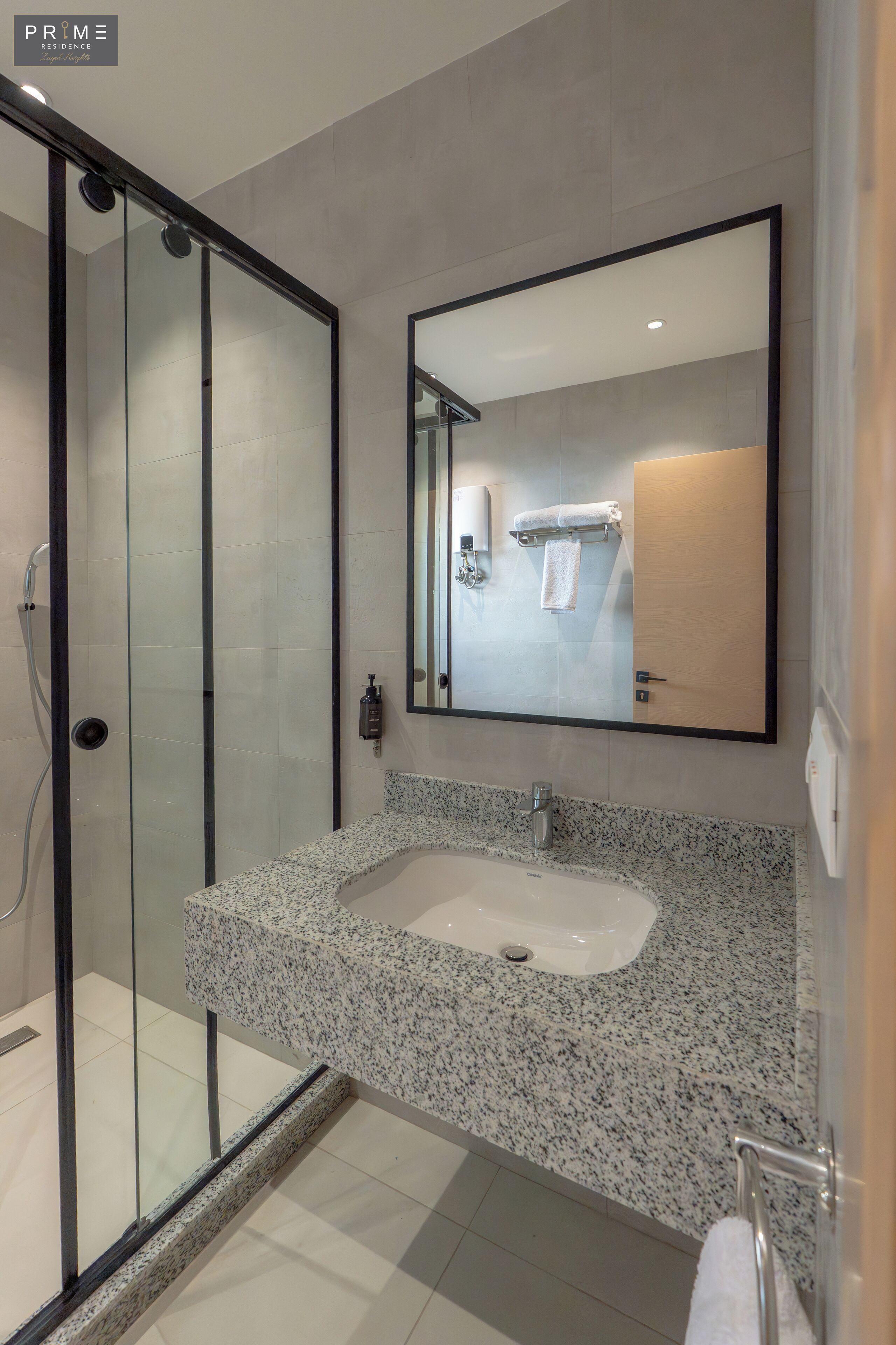 Deluxe-Apartment, 2 Schlafzimmer | Badezimmer | Dusche, Handtücher, Seife, Shampoo