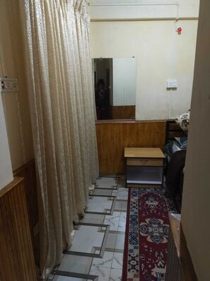 Basic Double Room | Free WiFi - benus (Darjeeling)
