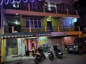 Basic Double Room | Free WiFi - benus (Darjeeling)