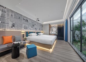 Articles gratuits dans le mini-bar, rideaux occultants