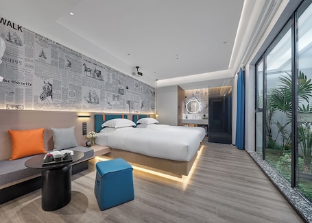 Standard Twin Room, Multiple Beds | Free minibar, blackout curtains, iron/ironing board, free WiFi. Lan Wan International Hotel
