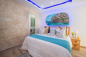 2 bedrooms, in-room safe, desk, iron/ironing board
