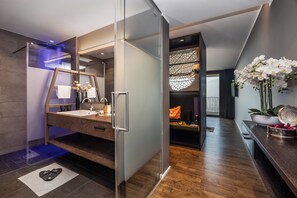 Suite, aircondition, fjellutsikt | Bad | Toalettartikler (inkludert), hårføner, badekåper og tøfler