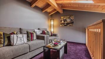 Gallery Double Room, Mountain View | Free WiFi