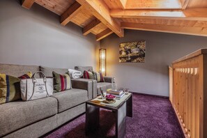 Gallery Double Room, Mountain View | Free WiFi