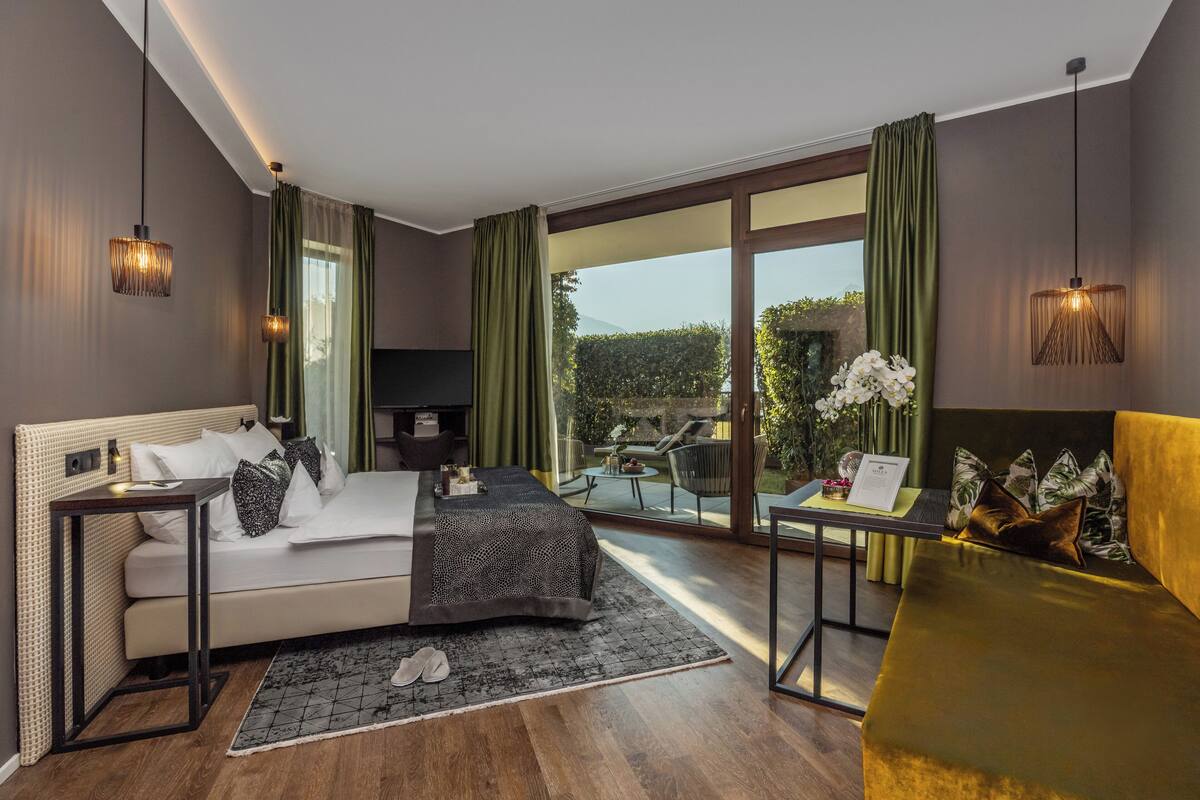 Suite, Hot Tub, Garden View | Free WiFi
