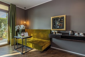 Suite, Hot Tub, Garden View | Free WiFi
