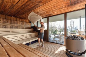 Turkish bath, body treatments, hot stone massages, sports massages - SOLEA Südtirol (Schenna)