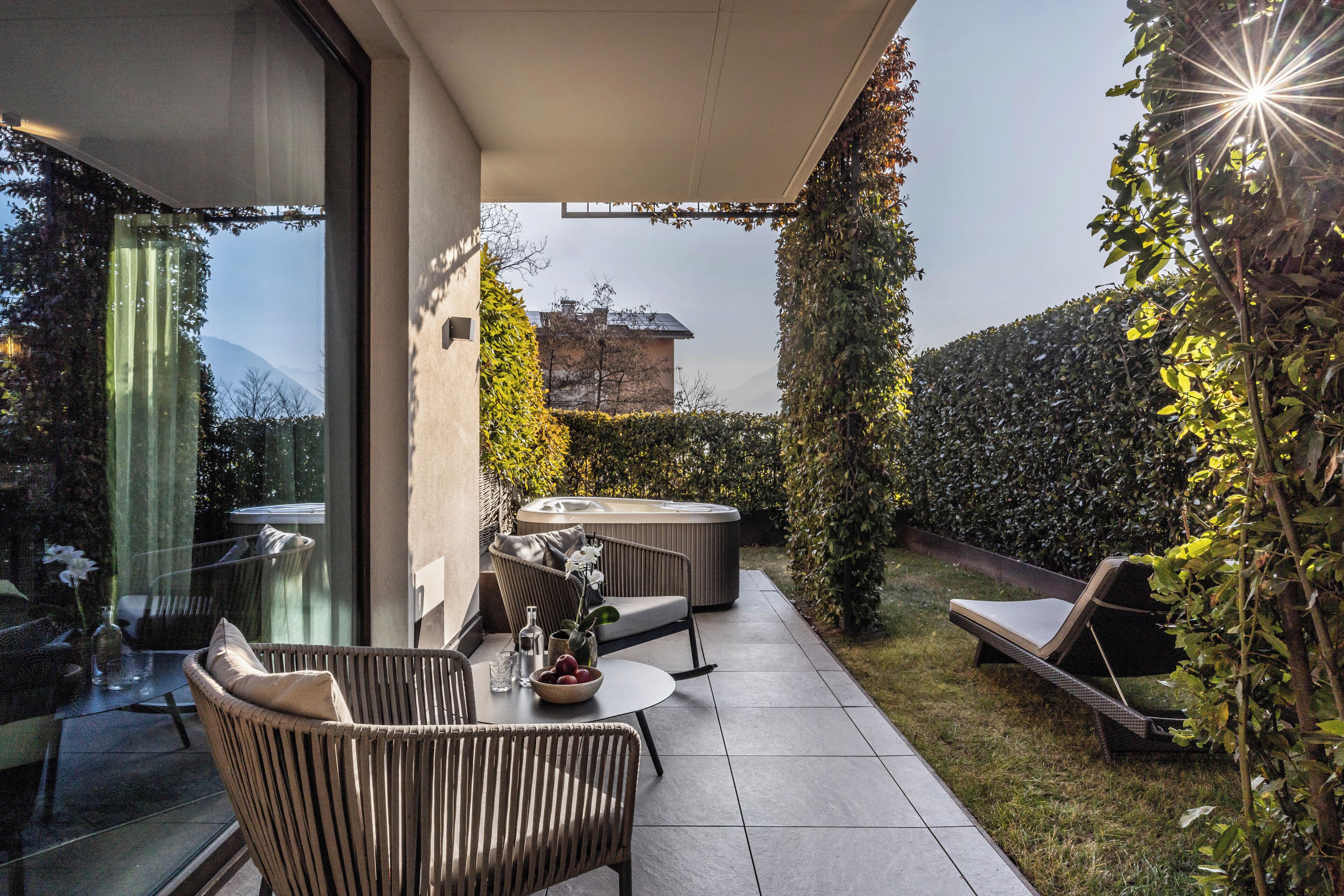 Suite, bain à remous, vue jardin | Bain à remous privé