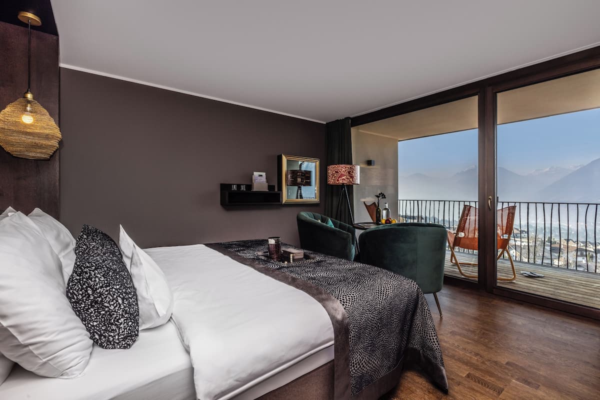 Suite, Air conditioning, Mountain View | Free WiFi