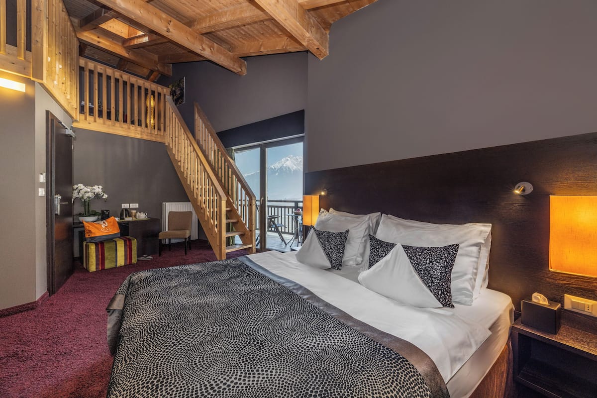 Gallery Double Room, Mountain View | Free WiFi