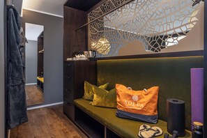 Suite, Air conditioning, Mountain View | Wardrobe