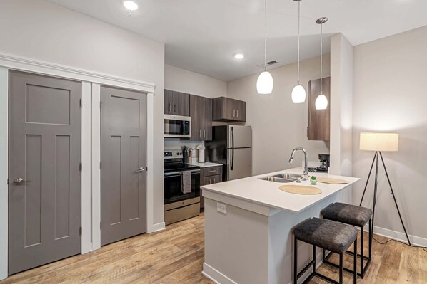 Fridge, microwave, oven, stovetop