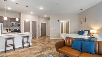 Desk, iron/ironing board, WiFi, bed sheets