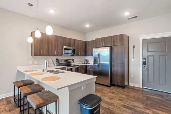 Fridge, microwave, oven, stovetop