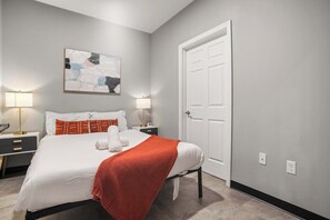 1 bedroom, iron/ironing board, WiFi, bed sheets - CozySuites Modern 1BR in Downtown Pitts #2 (Pittsburgh)