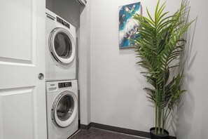 Interior - CozySuites Modern 1BR in Downtown Pitts #2 (Pittsburgh)