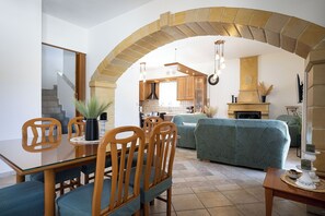 Living area - Villa Kounoupas (Mylopotamos)