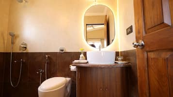 Set di cortesia gratuito, asciugamani, sapone, shampoo